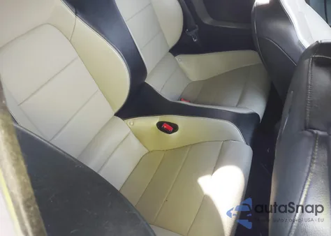 2017 Ford Mustang Ecoboost Premium z USA, uszkodzony, nr VIN 1FATP8UH4H5279545